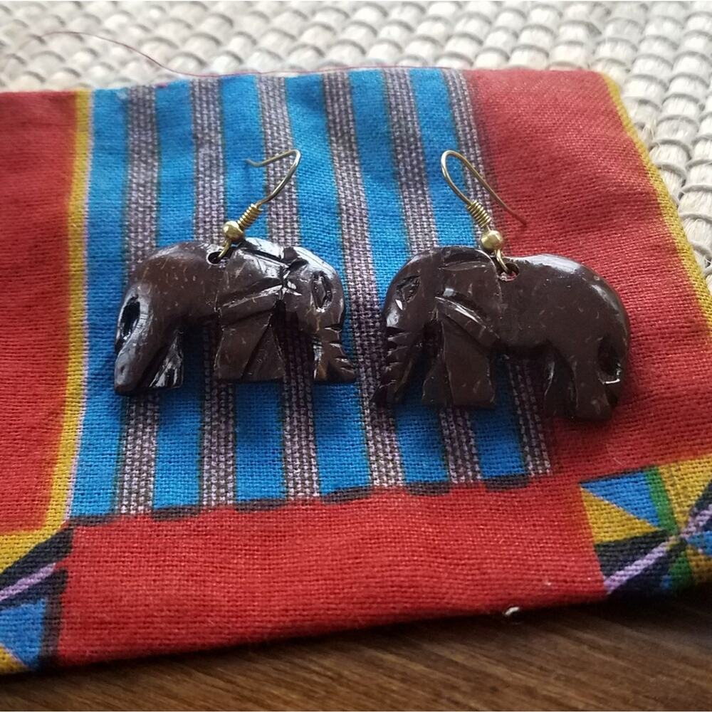 New vintage Hand carved elephant dangle earrings